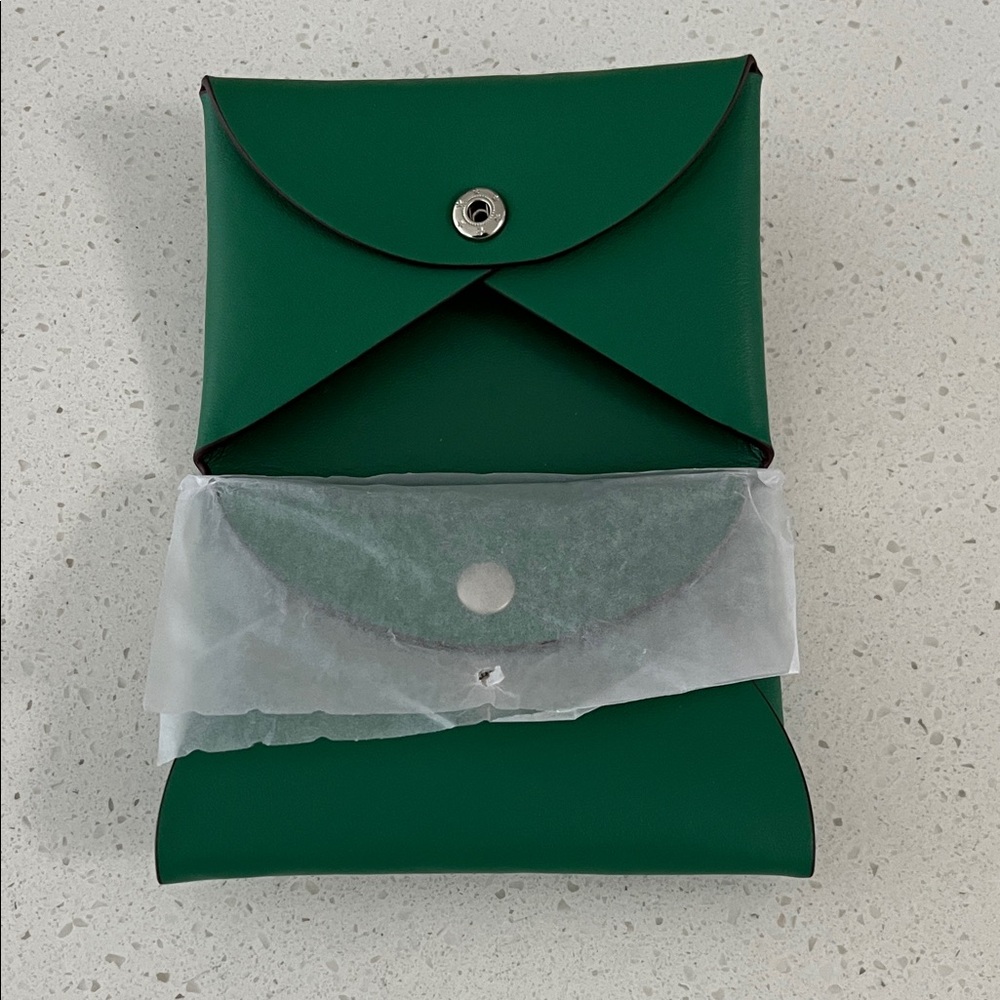 Green Wallet with Abstract Design - Picture 2 of 3